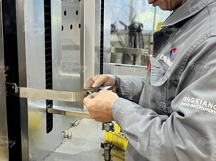 Blade assembly inspection in food machinery workshop