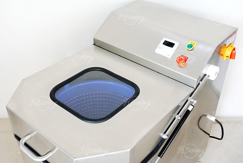 Dehydrator