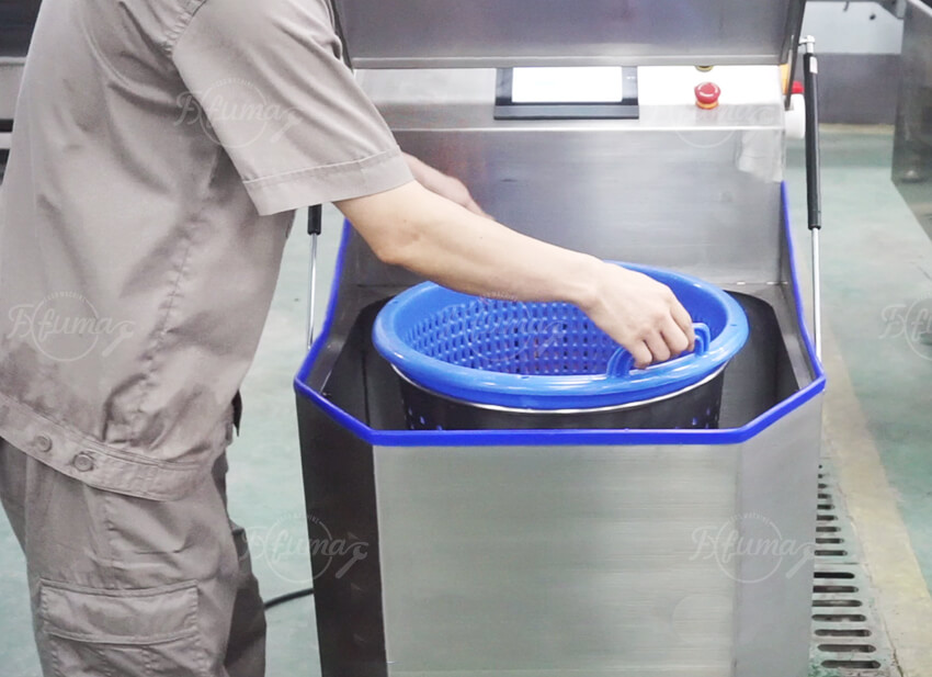 Centrifugal dewatering of fresh cut carrots